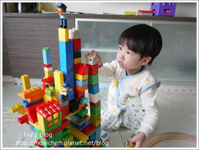 20111208[宇3Y4M16D] 玩樂高_8.JPG