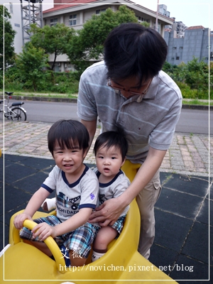 20120526[宇3Y10M1W&安1Y2W] 公園玩耍_2