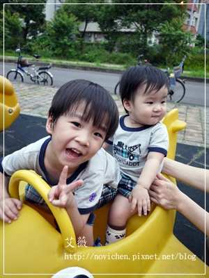 20120526[宇3Y10M1W&安1Y2W] 公園玩耍_4