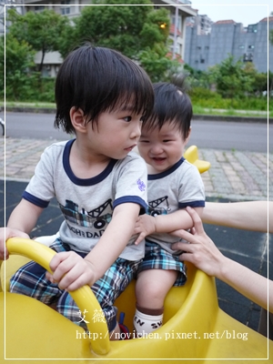 20120526[宇3Y10M1W&安1Y2W] 公園玩耍_6