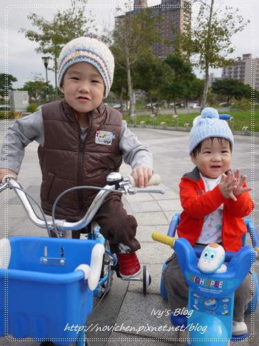 20121124 [宇4Y4M1W&安1Y6M2W] 出門騎腳踏車_7