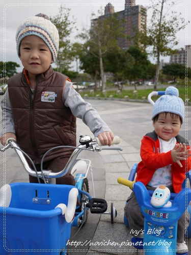 20121124 [宇4Y4M1W&安1Y6M2W] 出門騎腳踏車_8