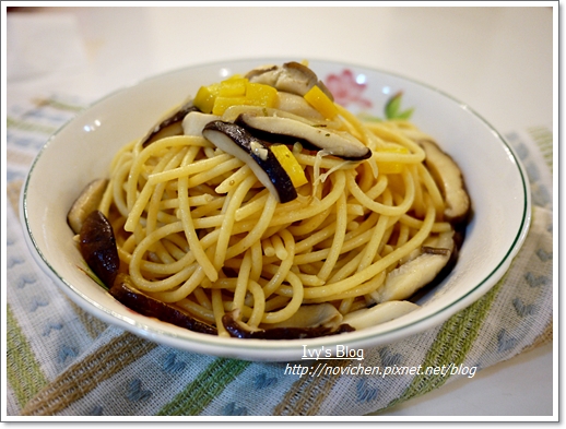 蒜香奶油鮮菇義大利麵 蒜香奶油鮮菇義大利麵