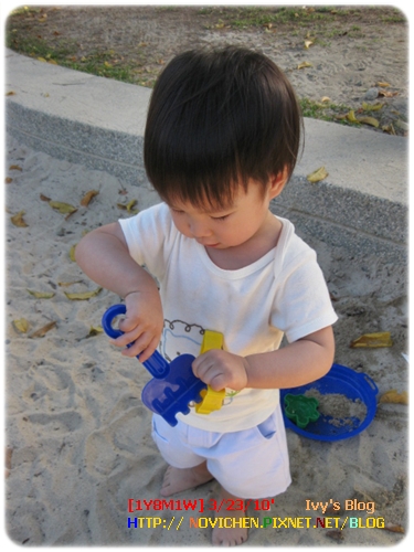 [1Y8M1W]  玩沙_3.JPG