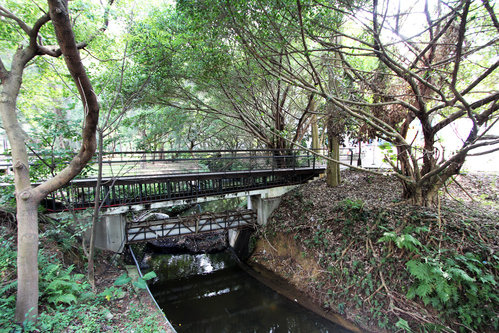 1381292373-3115494982