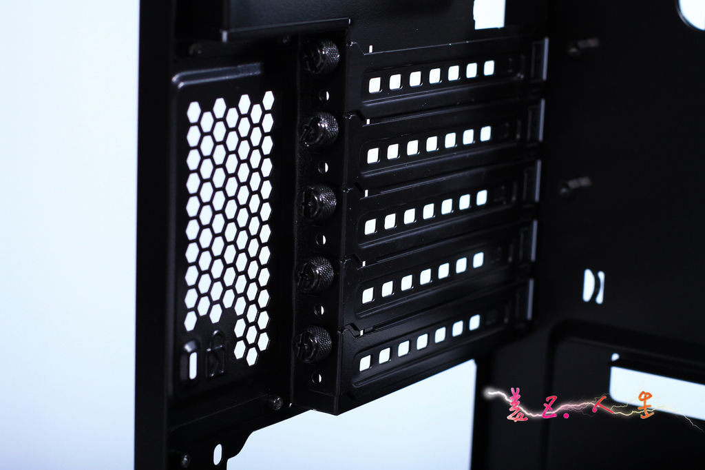 Corsair 簡約又簡單的350D中小型機殼開箱!