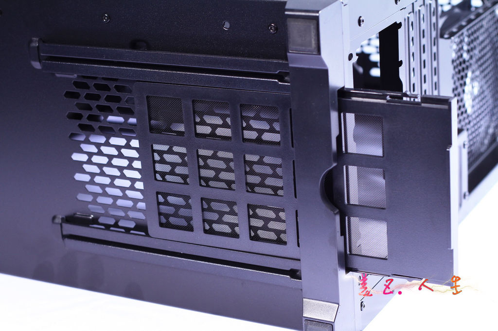 Corsair 簡約又簡單的350D中小型機殼開箱!