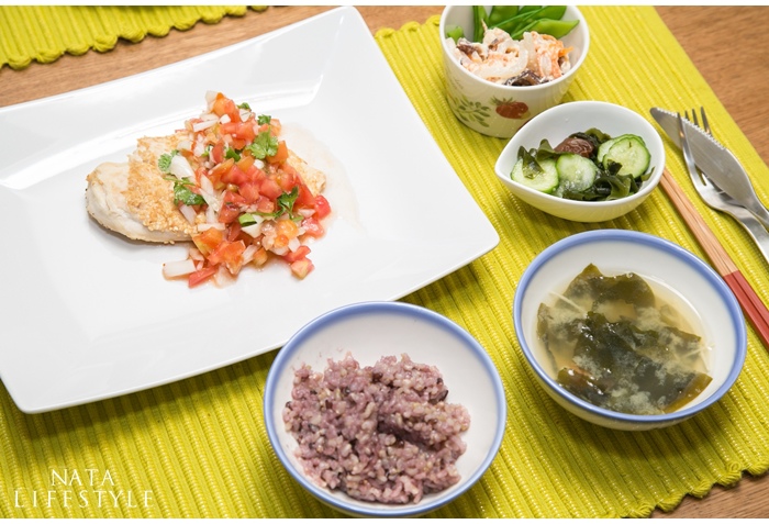 [美味减肥定食食谱1] 莎莎酱芝麻烤鸡胸套餐D