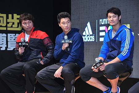 3.三大球星李振昌、羅嘉仁、詹智堯齊聚進行跑步冬訓,並於現場暢談球場以外的跑者故事與跑步經驗。 3.三大球星李振昌、羅嘉仁、詹智堯齊聚進行跑步冬訓,並於現場暢談球場以外的跑者故事與跑步經驗。