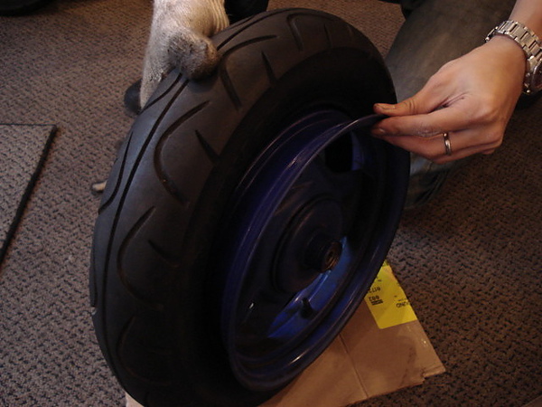 十吋輪胎拆裝 十吋輪胎拆裝