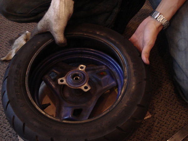 十吋輪胎拆裝 十吋輪胎拆裝