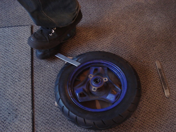 十吋輪胎拆裝 十吋輪胎拆裝