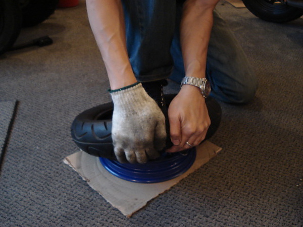 十吋輪胎拆裝 十吋輪胎拆裝