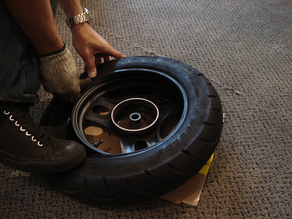 十吋輪胎拆裝 十吋輪胎拆裝