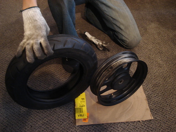 十吋輪胎拆裝 十吋輪胎拆裝