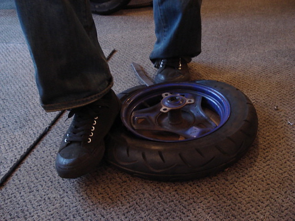 十吋輪胎拆裝 十吋輪胎拆裝