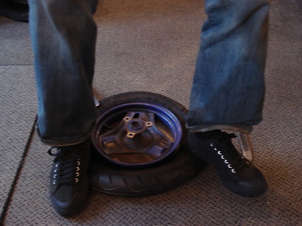 十吋輪胎拆裝 十吋輪胎拆裝