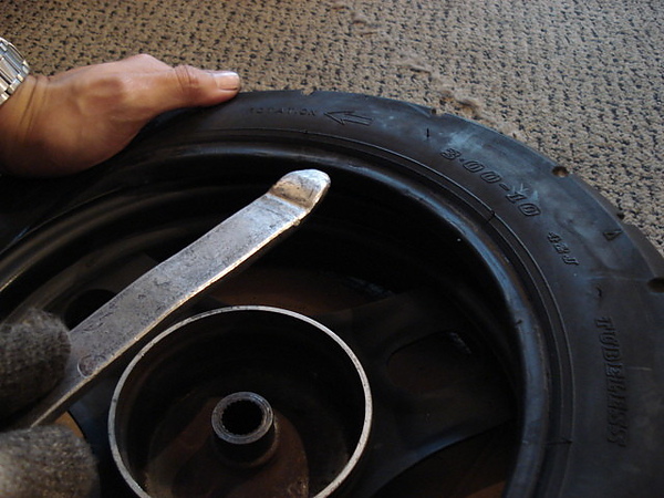 十吋輪胎拆裝 十吋輪胎拆裝