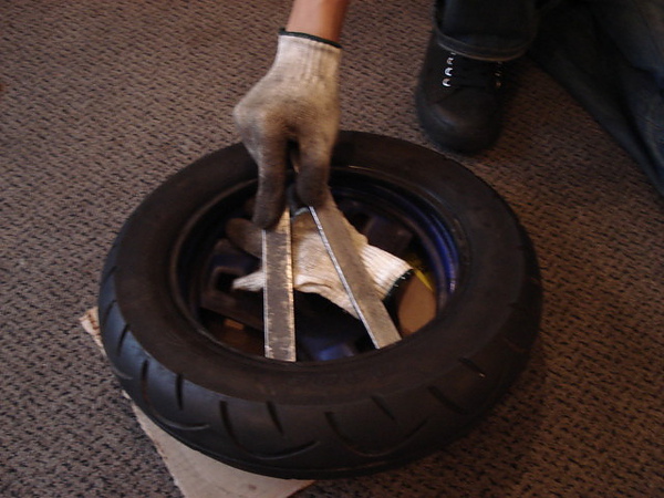 十吋輪胎拆裝 十吋輪胎拆裝