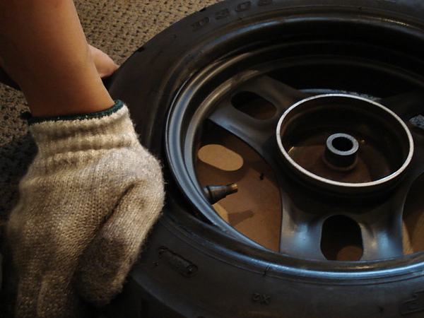 十吋輪胎拆裝 十吋輪胎拆裝