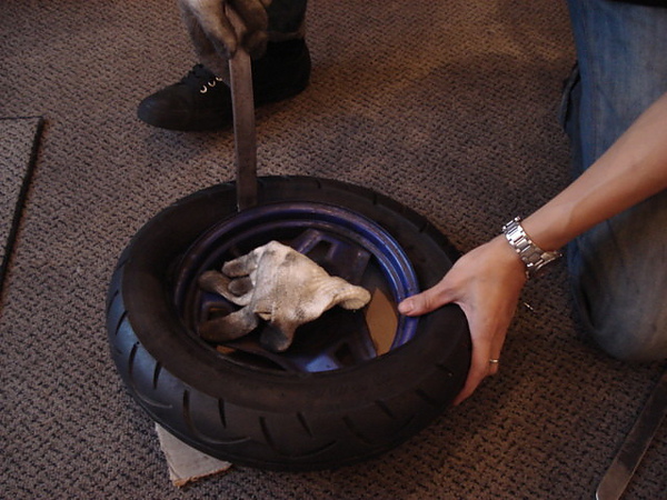 十吋輪胎拆裝 十吋輪胎拆裝