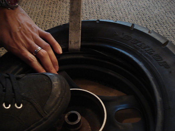 十吋輪胎拆裝 十吋輪胎拆裝