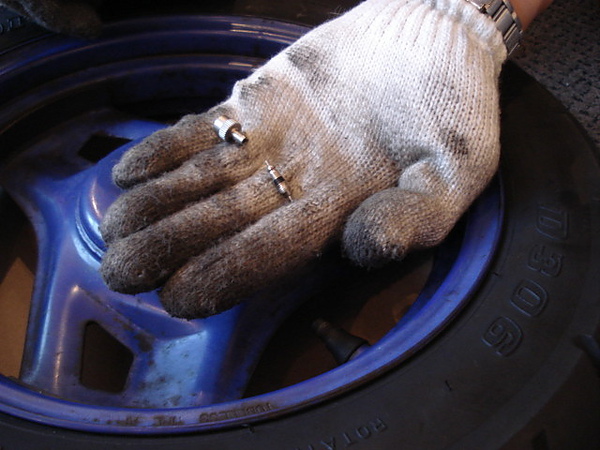 十吋輪胎拆裝 十吋輪胎拆裝