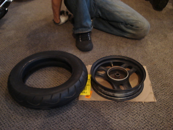 十吋輪胎拆裝 十吋輪胎拆裝