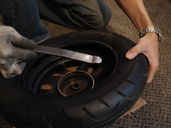 十吋輪胎拆裝 十吋輪胎拆裝