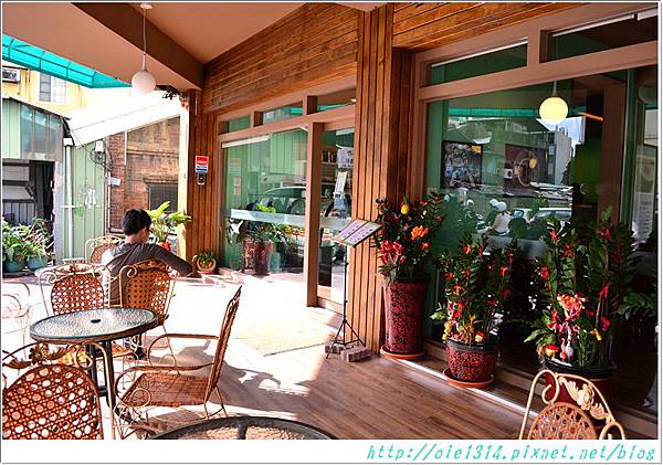 哦!我也去過米拉貝爾咖啡耶!寫一篇日記給窩客島,走~