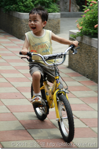 小罡騎腳踏車 小罡騎腳踏車