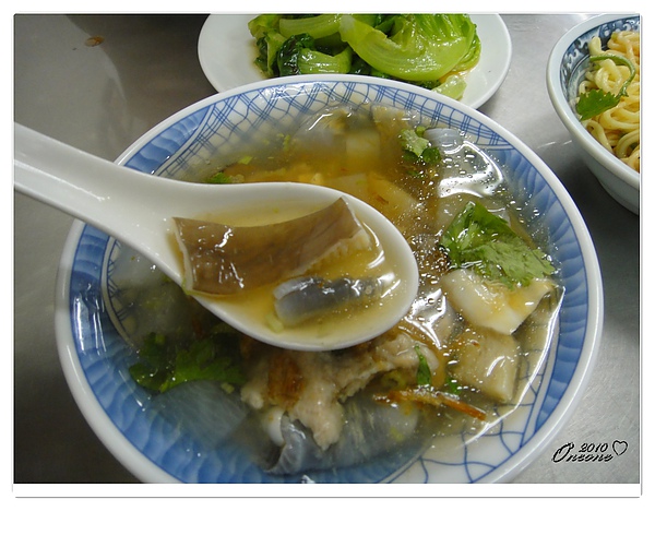 20101103大塊肉羹午餐+環球星期五 (10).JPG