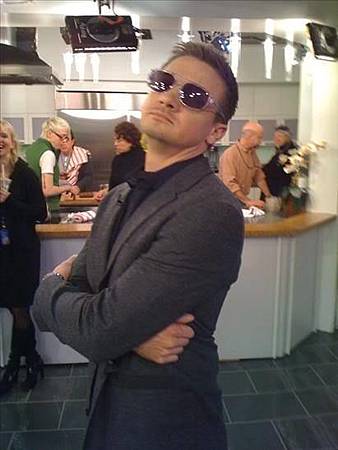 Jeremy-3-jeremy-renner-20313398-411-548.jpg