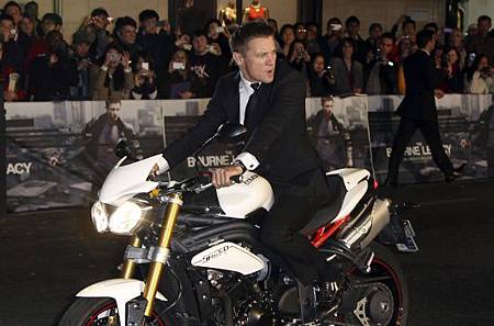 JR-Australian (3).jpg