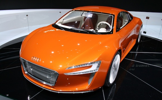 audi_etron_concept_la_main_a.jpg