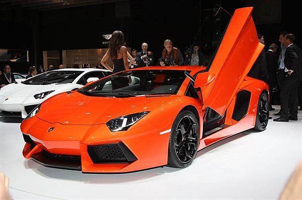 Lamborghini-Aventador-LP700-4 (15).jpg