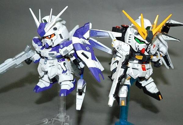 SD Hi-ν Gundam & ν Gundam