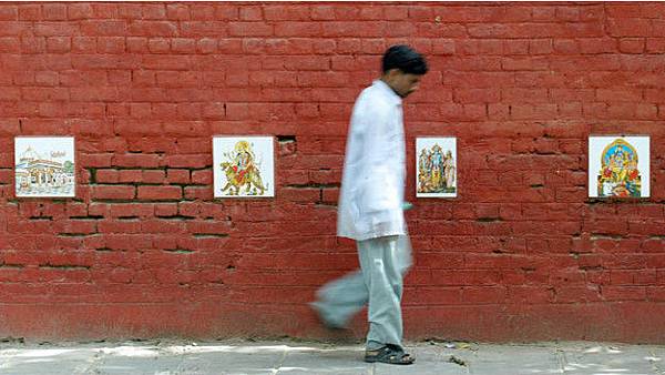 121212095648_india_godwall_624x351_bbc_nocredit 121212095648_india_godwall_624x351_bbc_nocredit