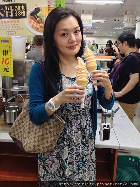 台中中友.濃郁香純的夕張哈蜜瓜霜淇淋@7-11錦新店