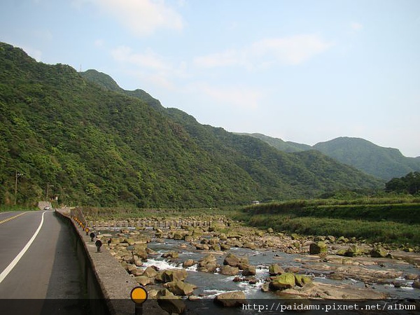 基隆河與山景