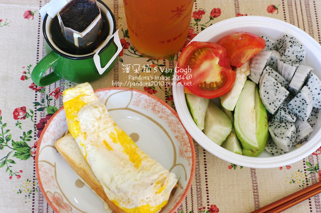 2014.09.01-雞蛋吐司、蕃茄、芭樂、火龍果、咖啡、茉香綠茶.jpg 2014.09.01-雞蛋吐司、蕃茄、芭樂、火龍果、咖啡、茉香綠茶.jpg