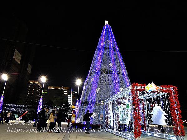 台中市政府前廣場聖誕樹 台中市政府前廣場聖誕樹