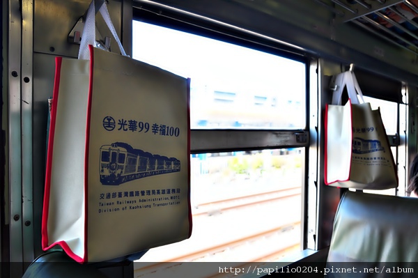 光華號柴聯車DR2700型車廂內部