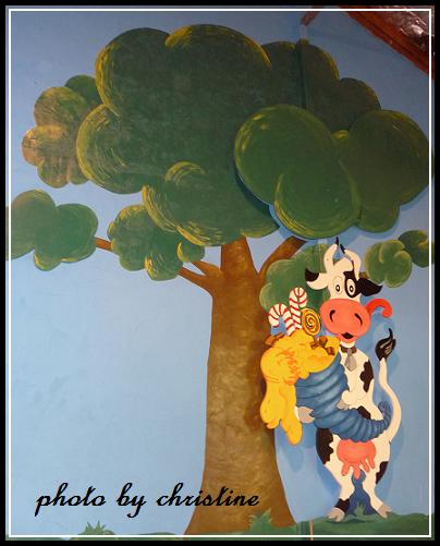 【The Candy Cow】 試吃區內的大型Candy Cow圖畫