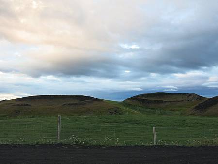 Sk&uacute;tusta&eth;ag&iacute;gar假火山口