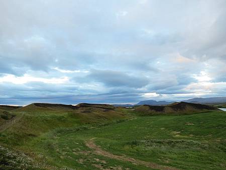 Sk&uacute;tusta&eth;ag&iacute;gar假火山口