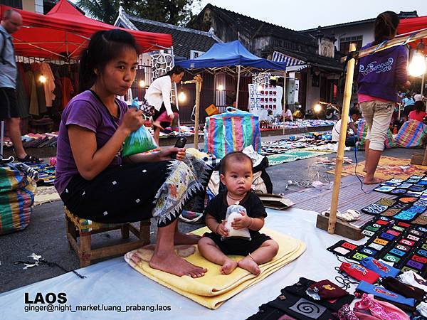 10.03.02mother and her kid in the night market.jpg