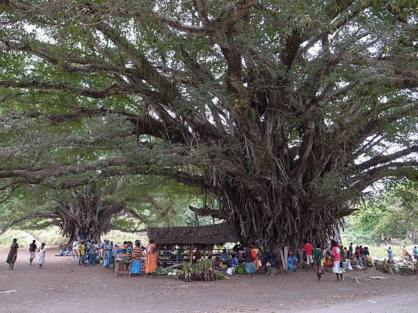 10.09.27the market opens Monday, Thursday and Friday.JPG
