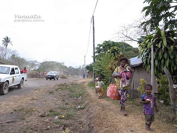10.09.27the people at Tanna.JPG