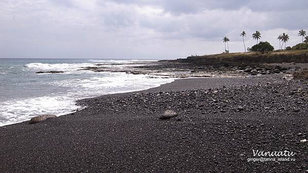 10.09.27the beach of Tanna Resort.JPG